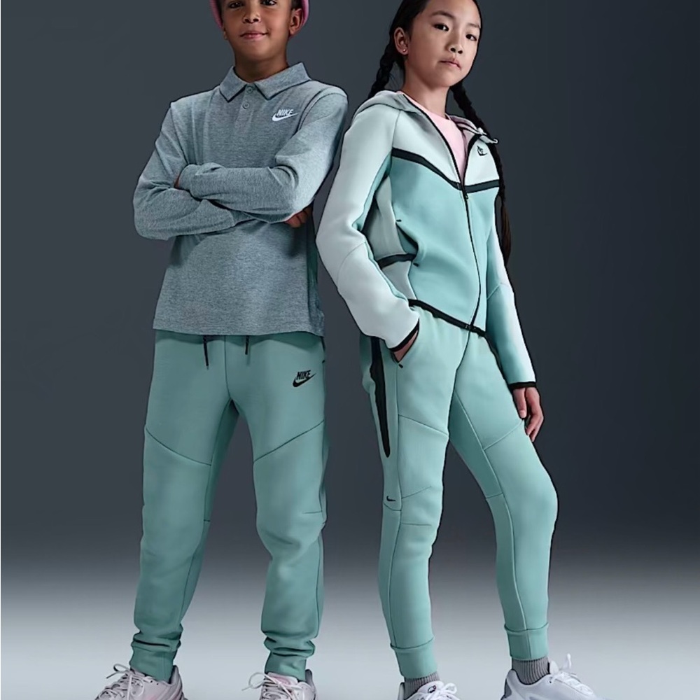 Nike Tech Fleece Tracksuit - Picture 2 of 4